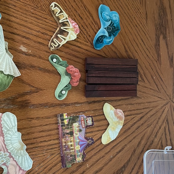 Victorian Trading Company Paper Dolls Lalice Gertie & Russell copyright 2018 - Picture 7 of 10